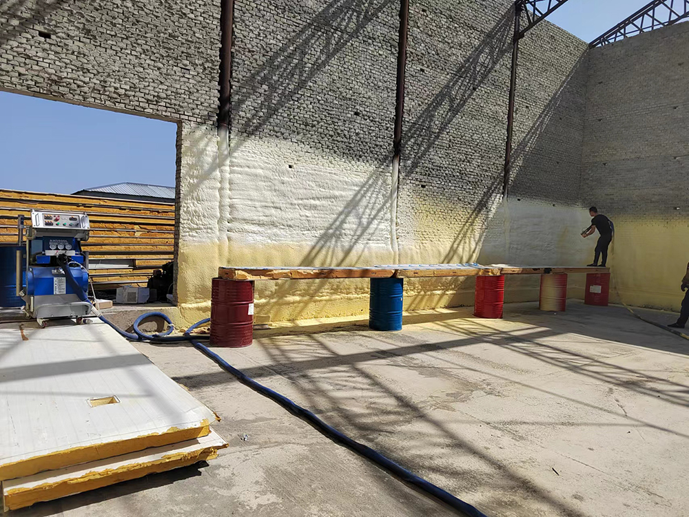 為啥大家都在用聚氨酯發泡機進行冷庫保溫？